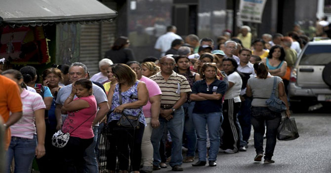 Usuarios reportan lento regreso a la normalidad de una dictadura miserable