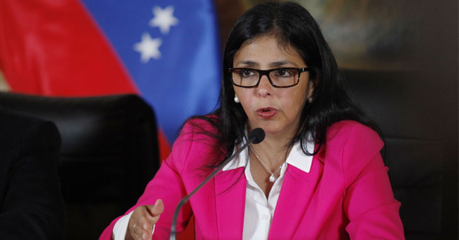 A solicitud de Maduro, Delcy Rodríguez escribe su carta de renuncia número 75