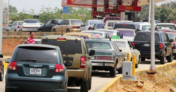 Escasez de gasolina número 8582757723 genera escasez de chistes sobre escasez de gasolina