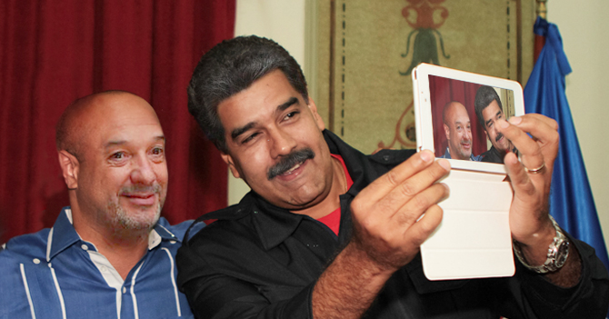 Maduro se toma selfie con Simonovis y no se da cuenta