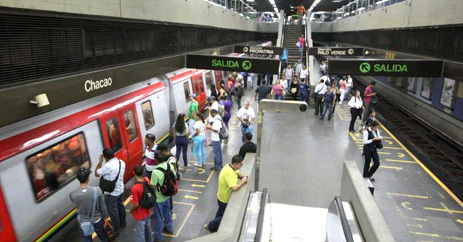 Metro de Caracas se detiene al darse cuenta de que pasajero iba a llegar a tiempo a su destino