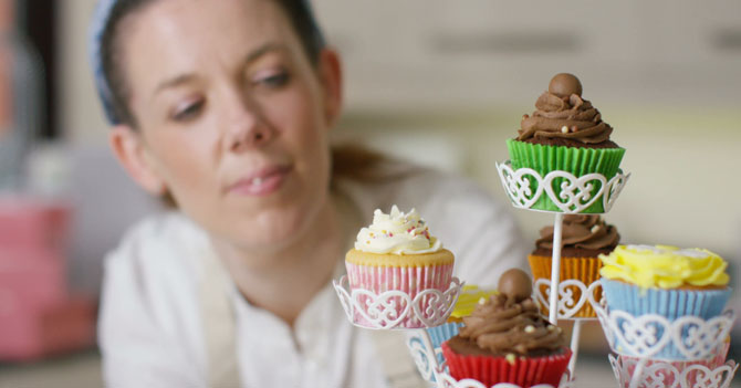 Chama que llega tarde a todo emprende en el negocio de los cupcakes