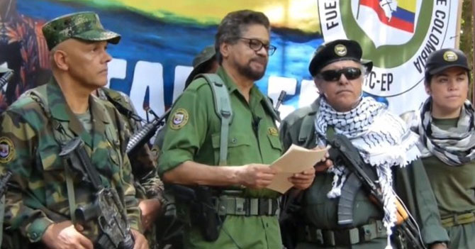 FARC vuelve a las armas tras darse cuenta que hacer dinero trabajando es difícil