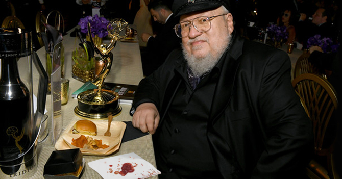 HBO lanzará serie inspirada en mancha de ketchup que dejó George R.R. Martin en una servilleta