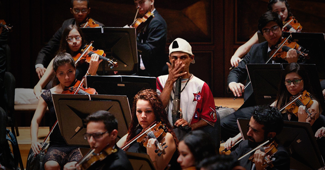 Malandro entra a la Orquesta Sinfónica de Venezuela silbando la pistola
