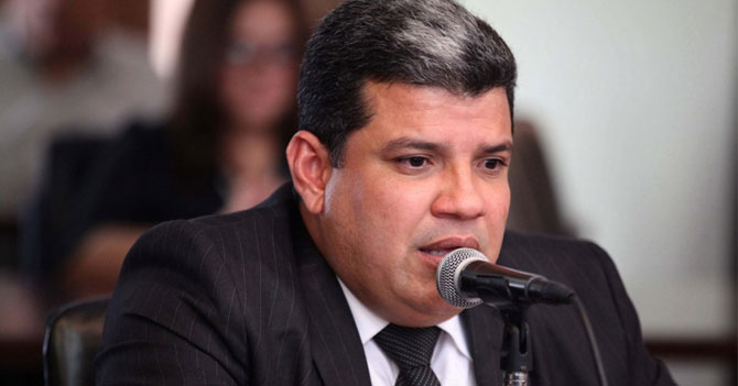 Luis Parra: "El que no quiera a Maduro de presidente, le está haciendo el juego al gobierno"