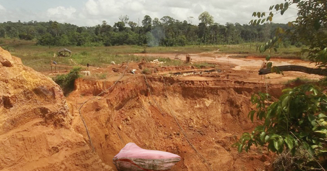 Gobierno repatria Piedra Kueka para tapar hueco dejado por minería ilegal en Canaima