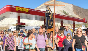 Peregrinos realizan visita a las 7 Bombas de Gasolina en Semana Santa