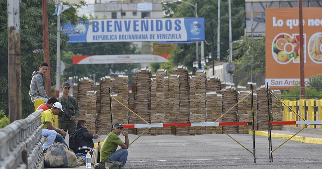 Gobierno construye muro de bolívares en la frontera con Colombia para evitar ingreso de venezolanos