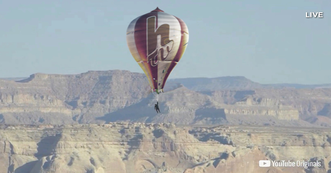 David Blaine flota a 7260 metros en globo de HTV