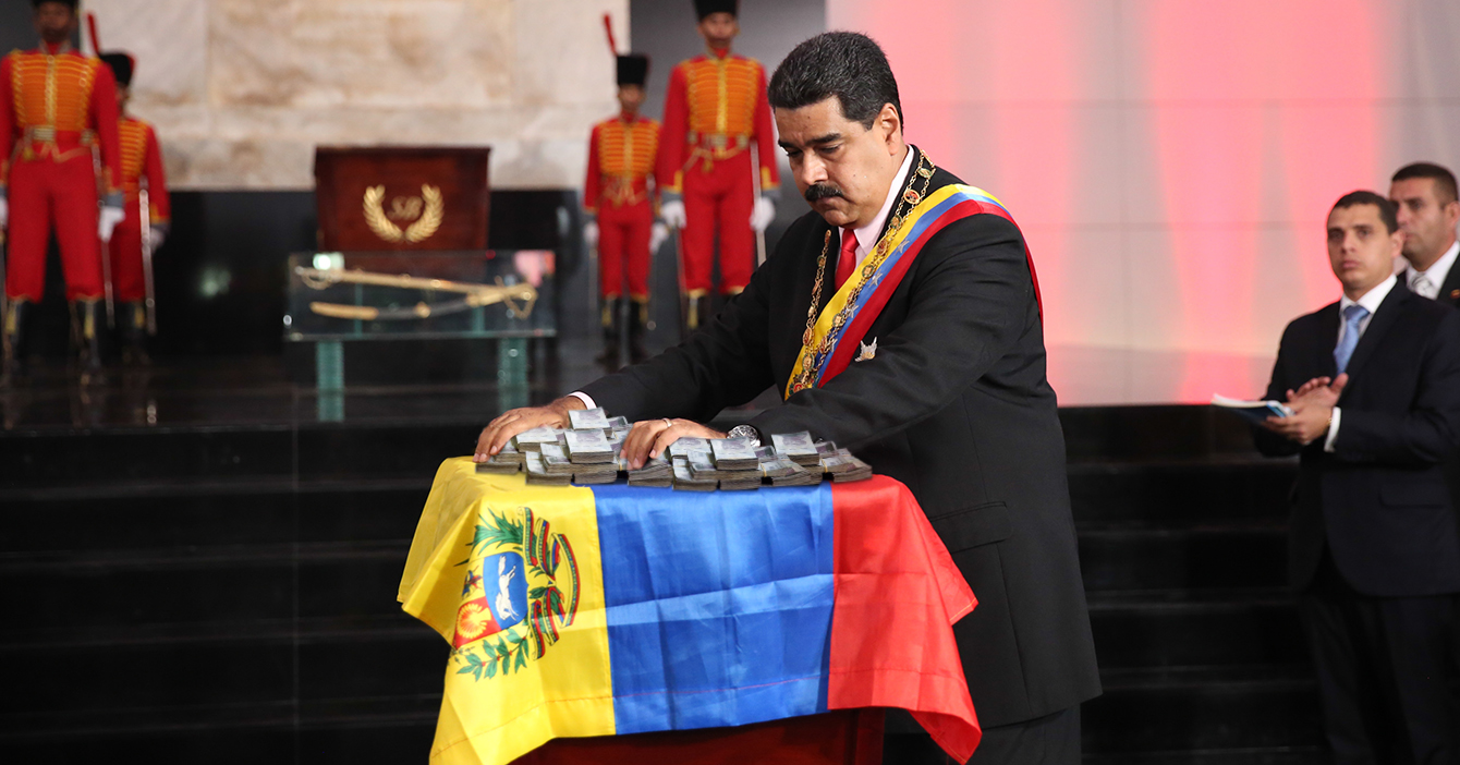 Maduro entierra restos del Bolívar en el Panteón Nacional