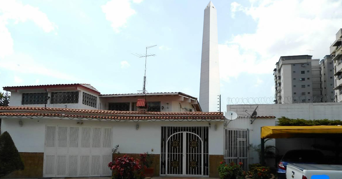 Venezolano le envía como remesa a su familia el Obelisco de Buenos Aires