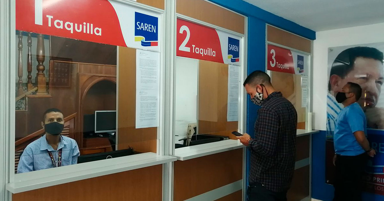 "¿Pero ya sacrificaste una cabra?" pregunta empleado de notaría antes de apostillar título
