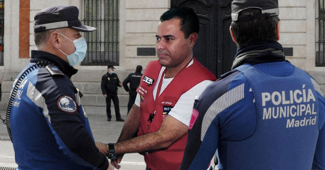 Venezolano paga pasaje a funcionario del INTT para explicarle a oficial español que la licencia hecha con papel es 100% legal