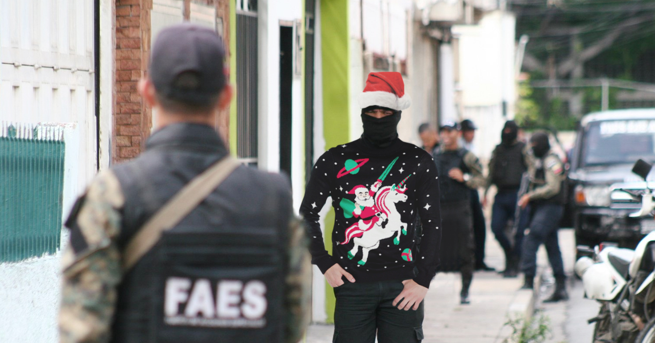 FAES estrena su outfit de secuestrador navideño