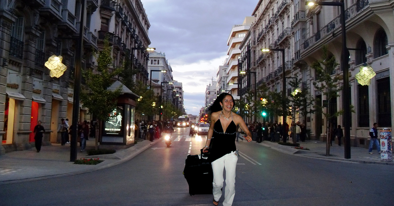 Señora llega hasta Madrid corriendo con las maletas