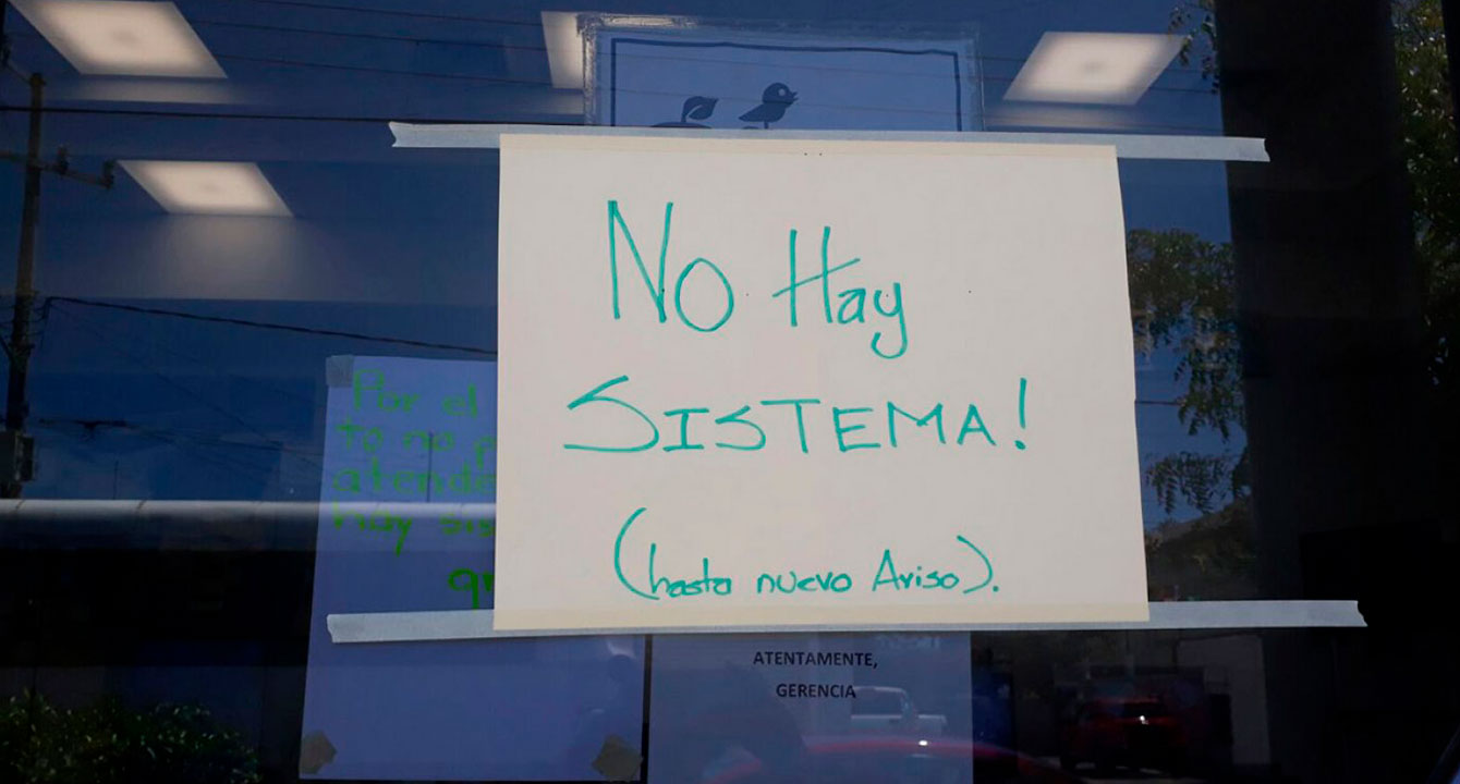 Letrero de "no hay sistema" celebra extensión de inamovilidad laboral