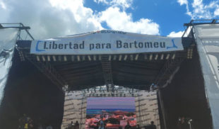 Luego de ser detenido, gobierno organiza concierto #FreeBartomeu