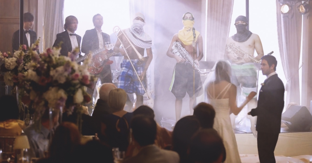 Novios arrepentidos de contratar a la banda del Coqui para su boda