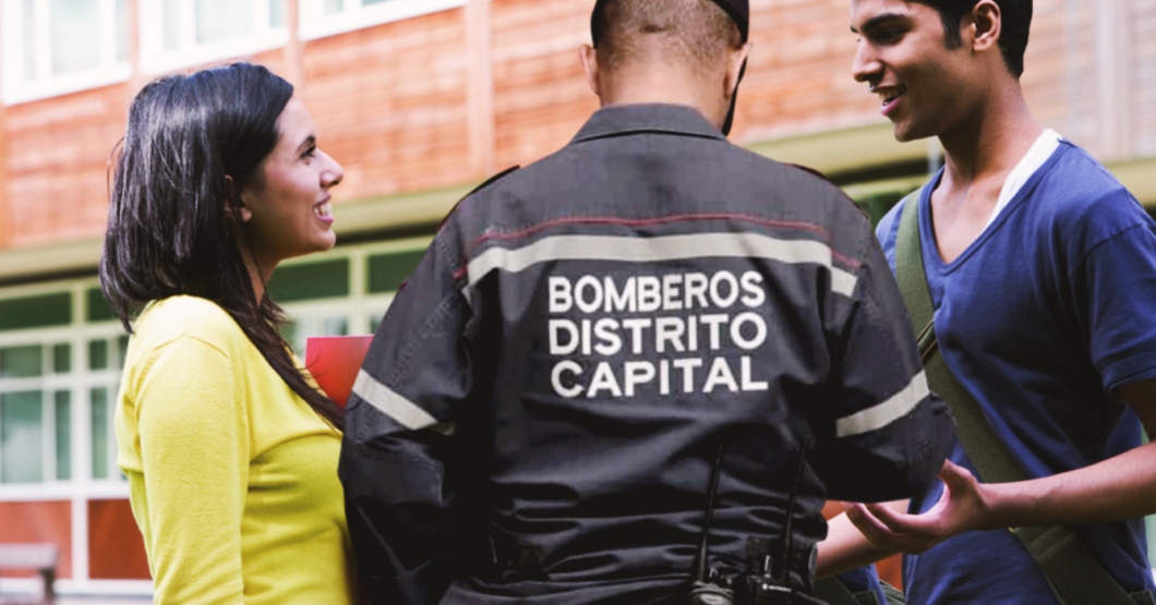 Bomberos rescatan a joven que cayó en conversación sobre Friends