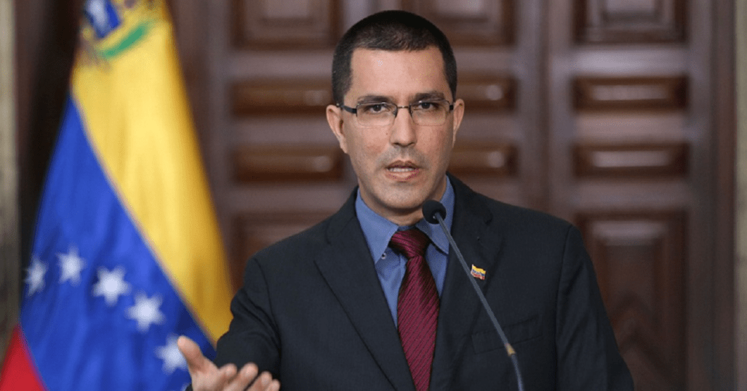 ¡ESTAMOS SALVADOS! Gobierno anuncia que ya viene Arreaza en un taxi con 15 vacunas más