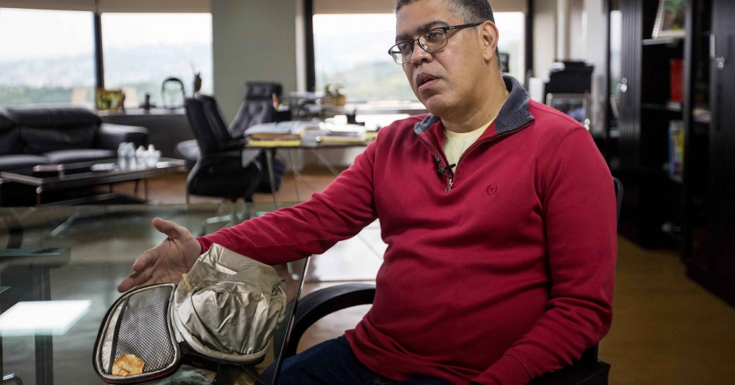Elías Jaua denuncia que le voltearon la lonchera en la sede del PSUV