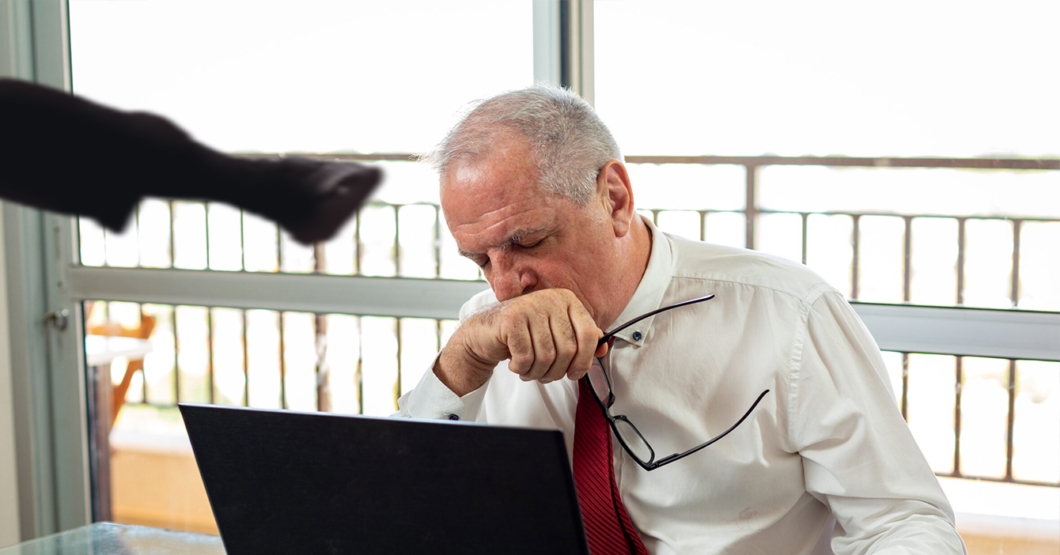 Tras 50 años en la empresa, señor recibe patada sorpresa como liquidación