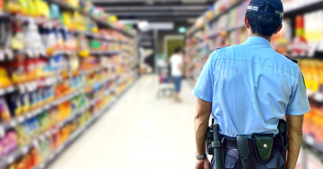Vigilante pide los antecedentes penales para salir del supermercado
