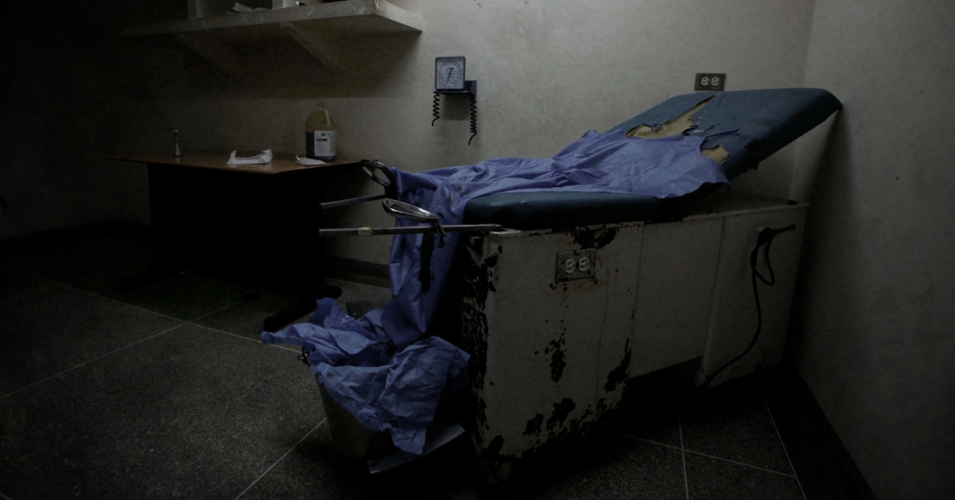 Abren casa del horror en hospital que sigue funcionando