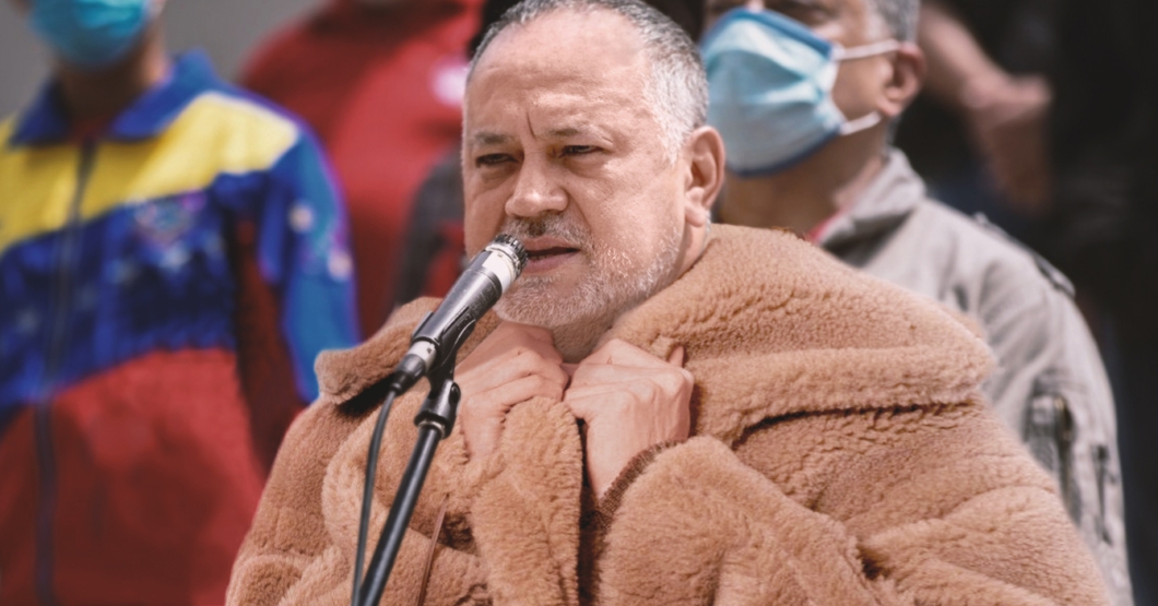 Diosdado se hace un abrigo de 101 pugs
