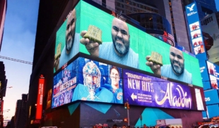 Señor paga publicidad en Time Square para anunciar que se comió su primera hallaca