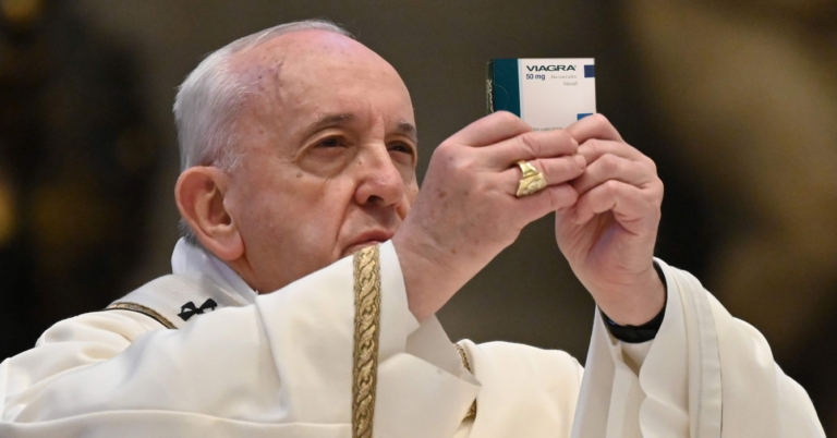 El papa Francisco ordena cambiar las hostias por viagra