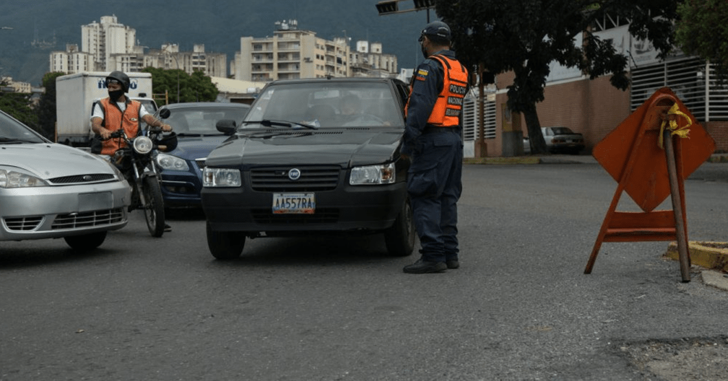 Detienen a 2 alcaldes del PSUV por tener vencidos los papeles del perico