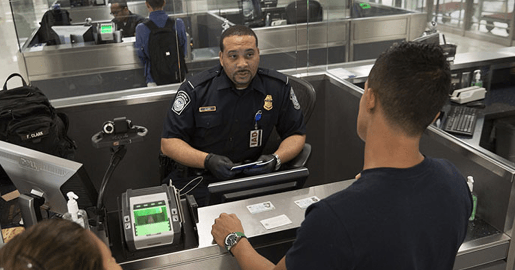 ¿TROTAMUNDOS? Este venezolano ha visitado los cuarticos de 300 aeropuertos