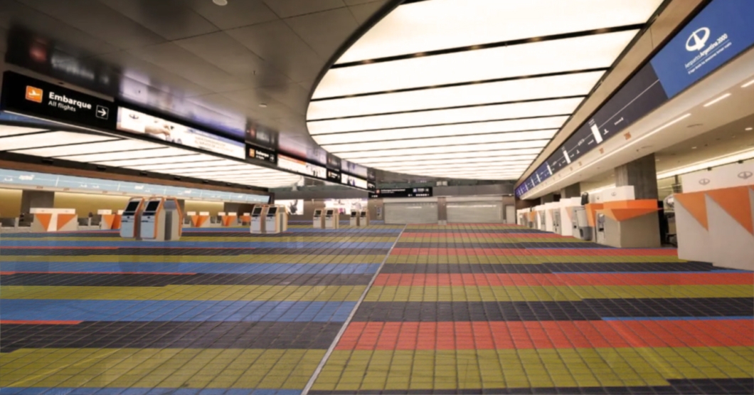 Aeropuerto de Buenos Aires instala piso de Cruz-Diez para todos los venezolanos que se regresan a Venezuela