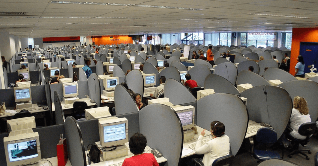 Venezolano en España celebra que consiguió contrato laboral de 6 horas