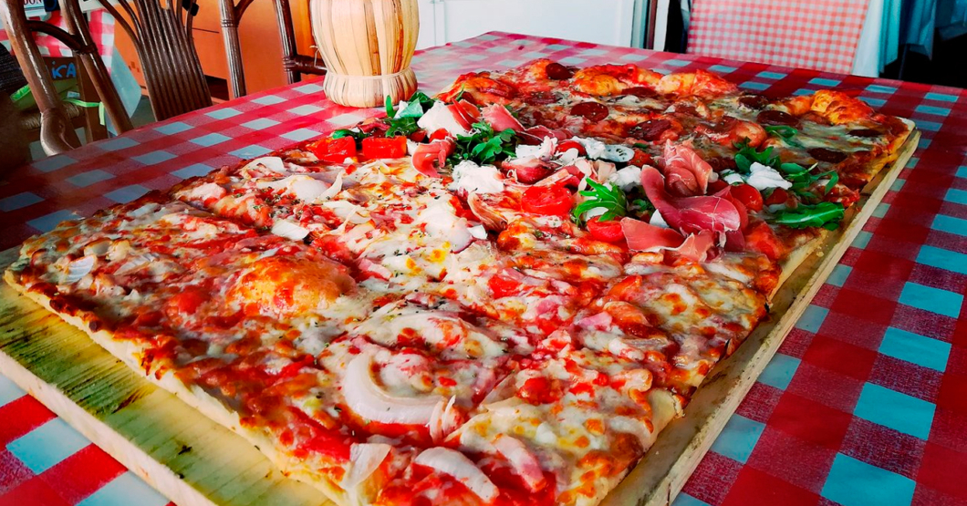 ¡Ahorra! Pizza familiar de este restaurante ahora alcanza para alimentar a tus 2 familias