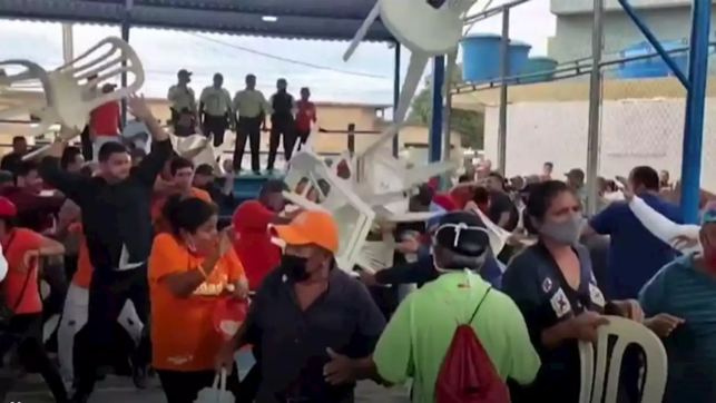 Colectivo de sillas plásticas estaría recibiendo financiamiento del PSUV para agredir a Guaidó