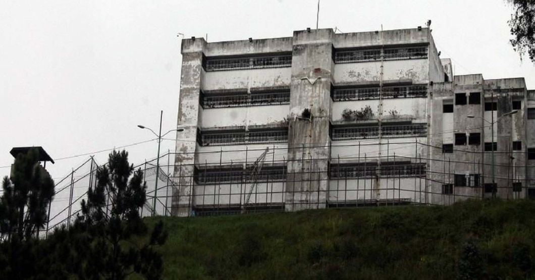 Gobierno celebra Día del Periodista rifando 7 días y 8 noches en lujoso calabozo de Ramo Verde