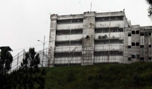 Gobierno celebra Día del Periodista rifando 7 días y 8 noches en lujoso calabozo de Ramo Verde