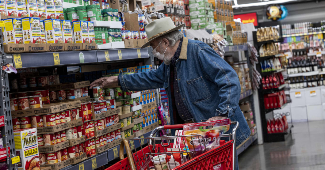 Estadounidenses combaten la inflación comprando dólares con sus dólares
