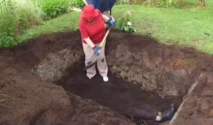 Familia descubre el verdadero secreto de la nonna: tenía 4 cuerpos enterrados en el patio