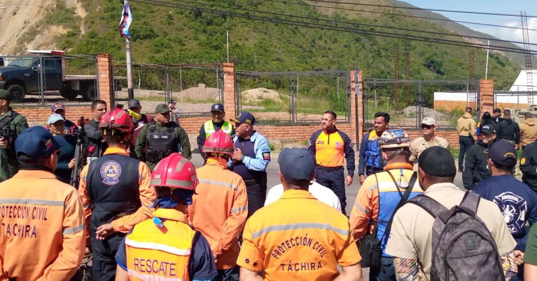 Rescatistas devuelven a religiosos al páramo luego de que dijeran "nos salvamos gracias a Dios"