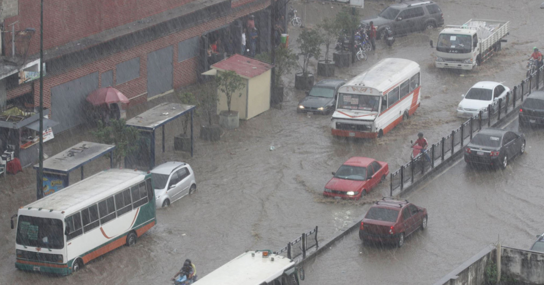 País que se había arreglado se vuelve a dañar por media hora de lluvia