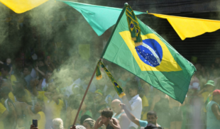 País latinoamericano se debate nuevamente entre cuál futuro de mierda elegir
