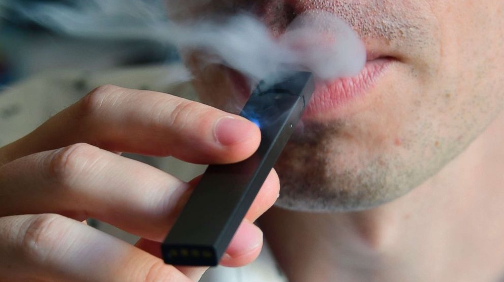 "Fumar vape es más sano", asegura chamo que le prestó el suyo a 350 personas la misma noche