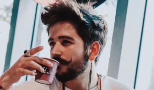 Camilo le echa 5 gotas de agua al pipí de Evaluna