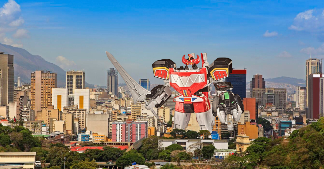 Enchufado pasea en su Megazord por la ciudad