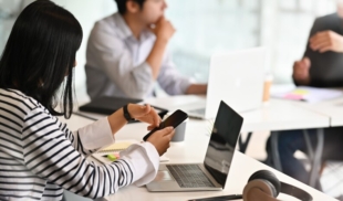 OPORTUNIDAD LABORAL: Agencia de publicidad que paga $10 semanales busca Community Manager con iPhone 14 Pro Max