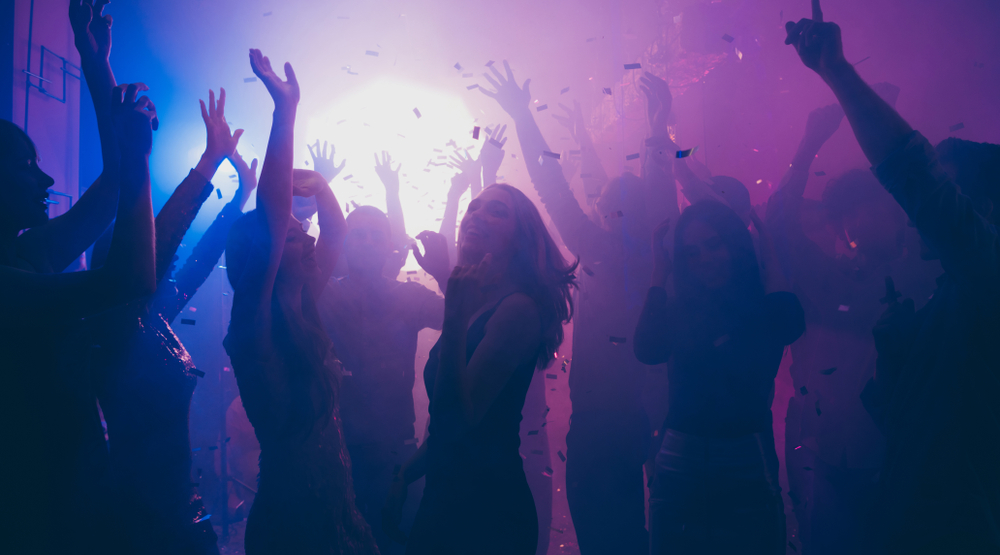Chama descubre que las White Party en discotecas caraqueñas no se refieren a la vestimenta